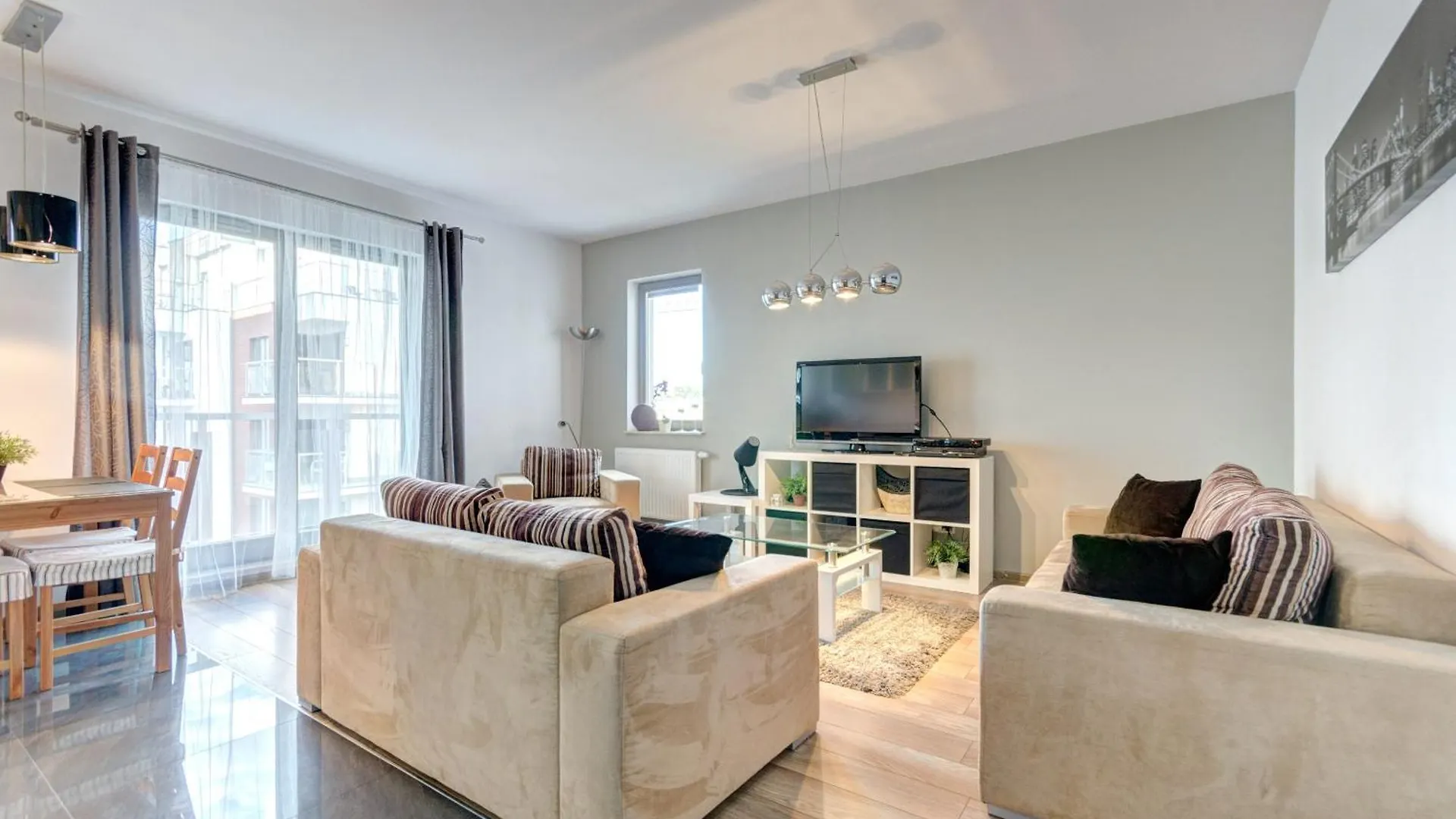 Economy Dom & House Apartments By The River In Gdansk With Pool, Sauna And Gym
