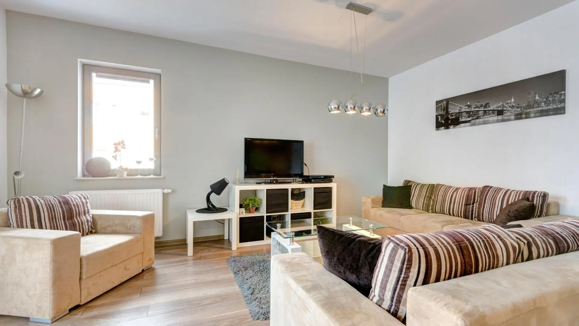 Economy Dom & House Apartments By The River In Gdansk With Pool, Sauna And Gym