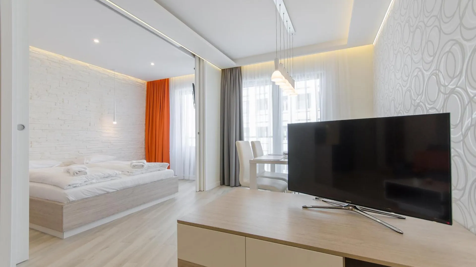 Economy Dom & House Apartments By The River In Gdansk With Pool, Sauna And Gym