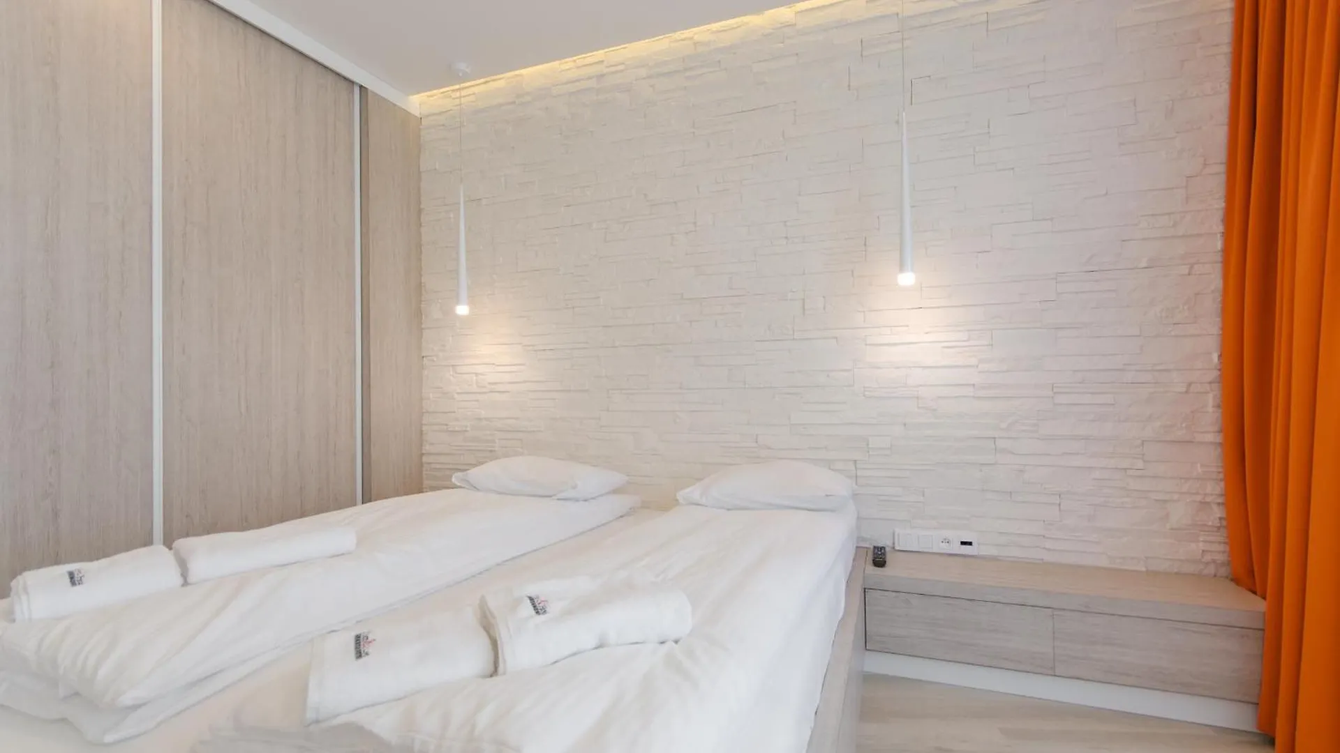 Economy Dom & House Apartments By The River In Gdansk With Pool, Sauna And Gym