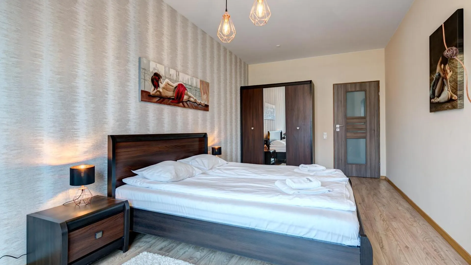 Economy Dom & House Apartments By The River In Gdansk With Pool, Sauna And Gym