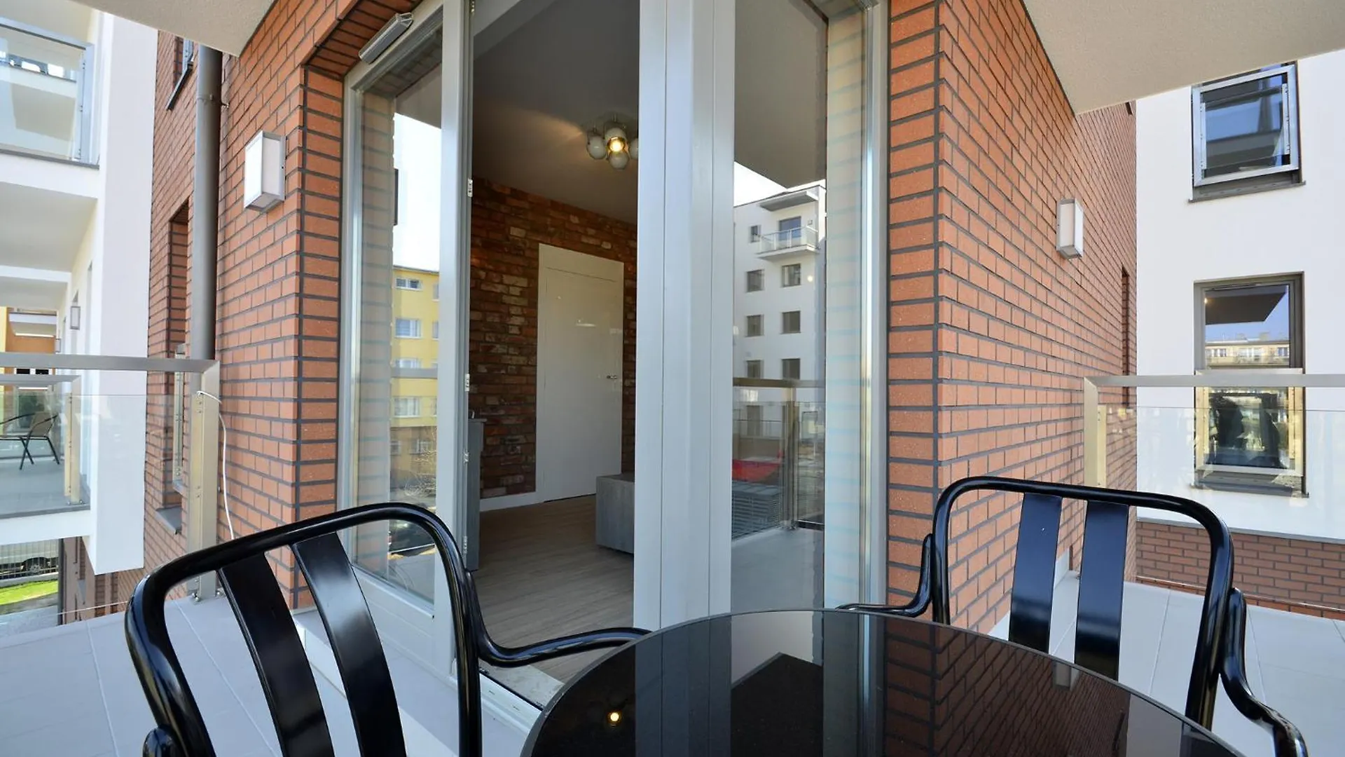Economy Dom & House Apartments By The River In Gdansk With Pool, Sauna And Gym