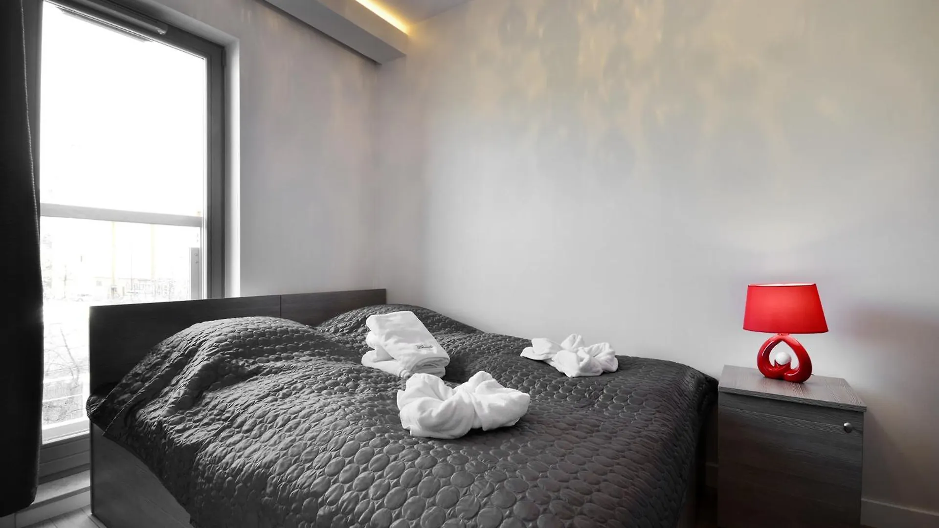 Economy Dom & House Apartments By The River In Gdansk With Pool, Sauna And Gym