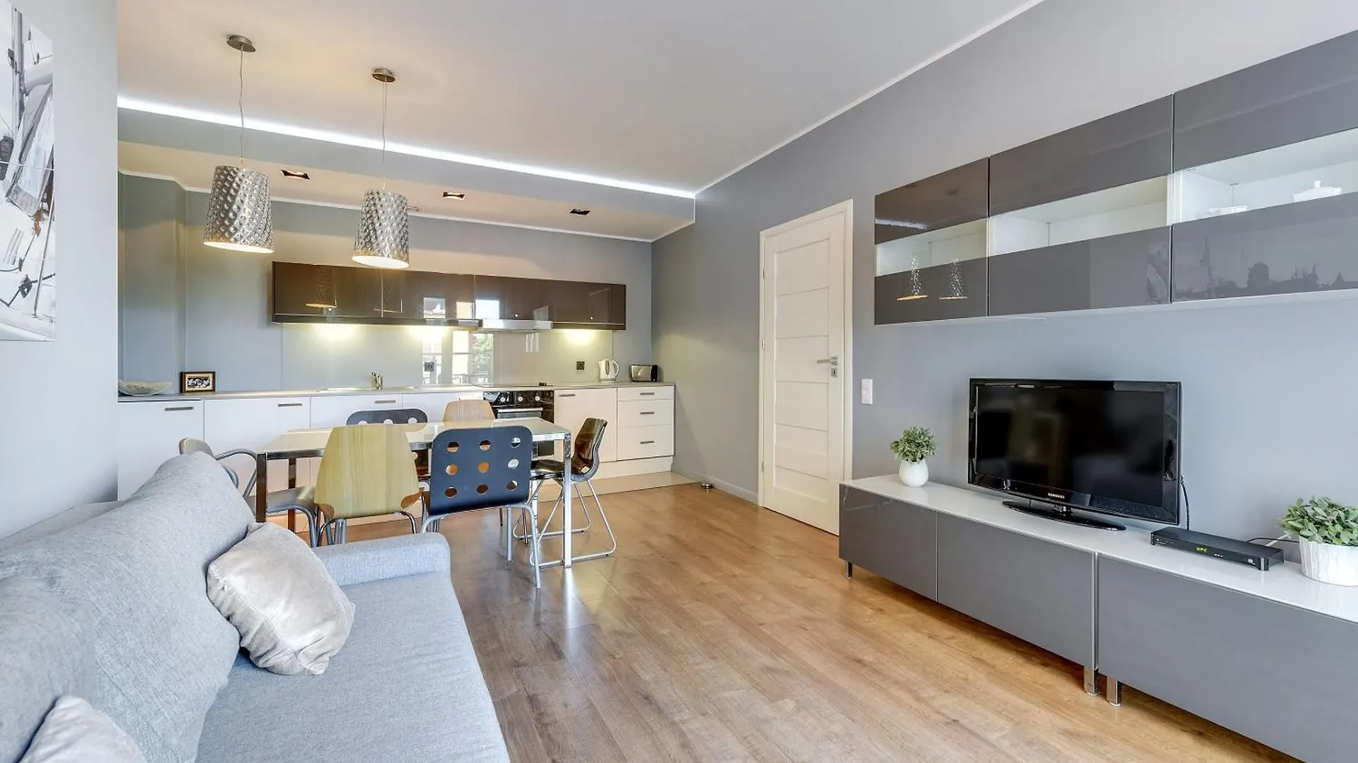Economy Dom & House Apartments By The River In Gdansk With Pool, Sauna And Gym