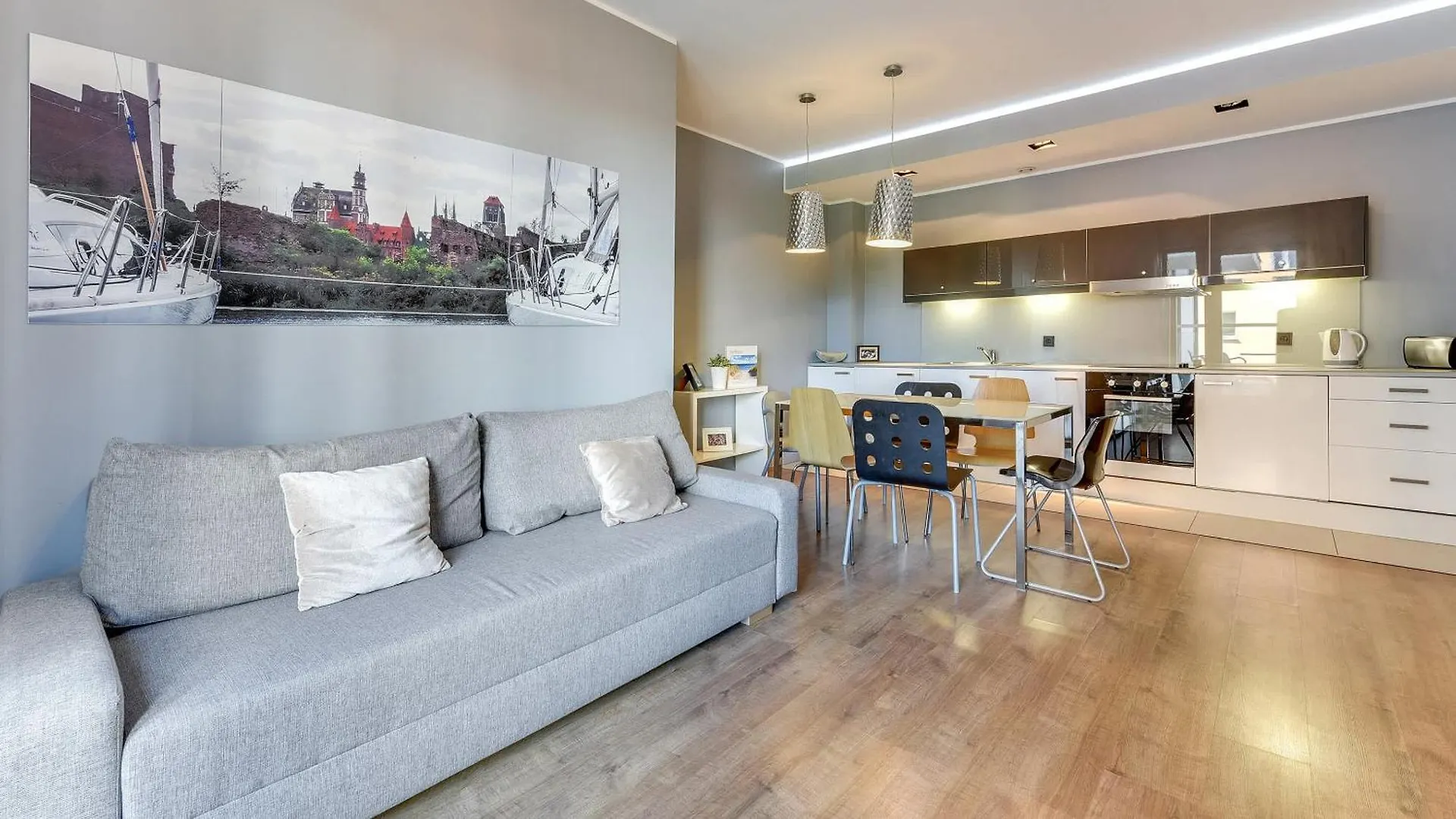 Economy Dom & House Apartments By The River In Gdansk With Pool, Sauna And Gym