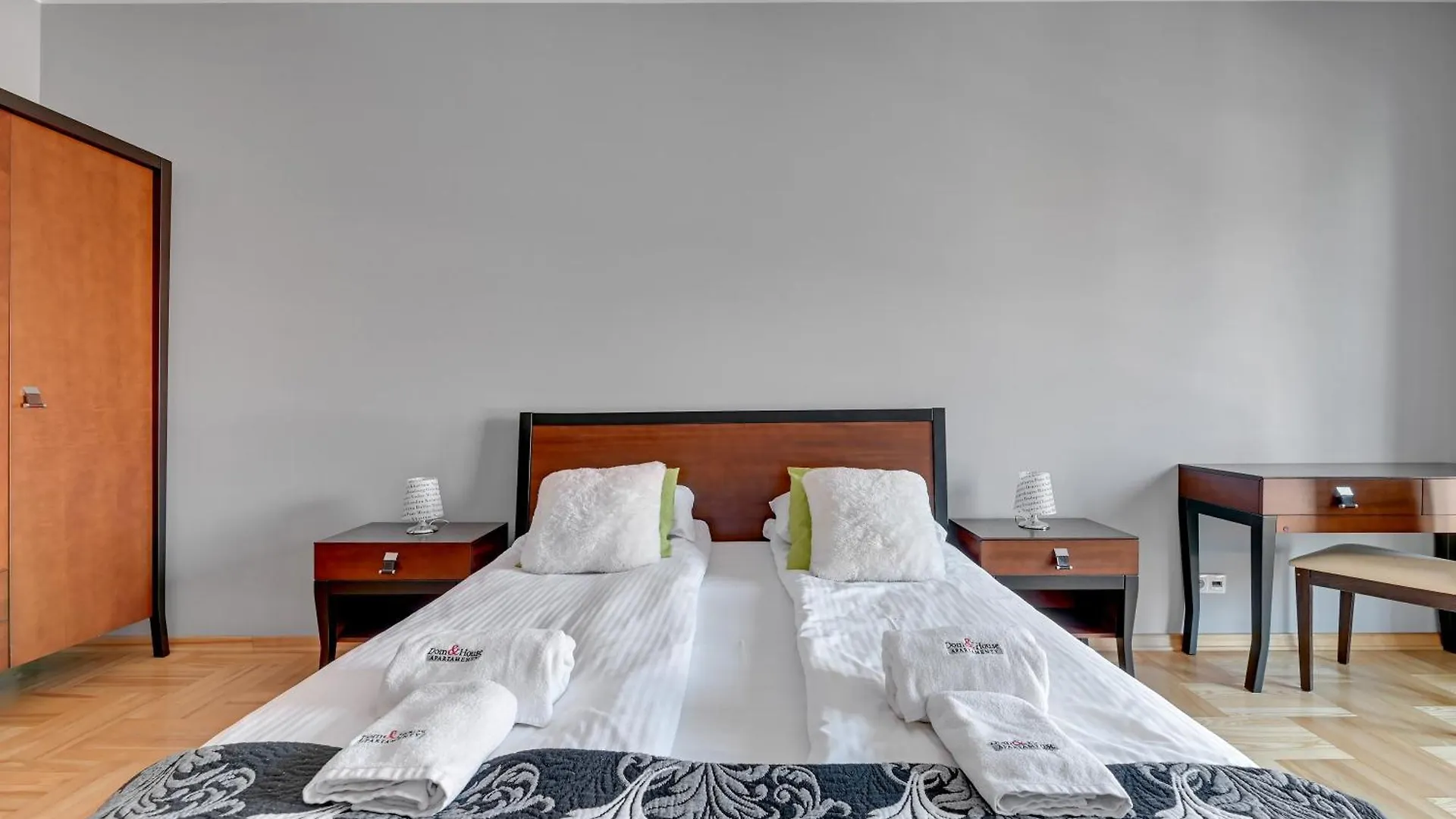 Economy Dom & House Apartments By The River In Gdansk With Pool, Sauna And Gym