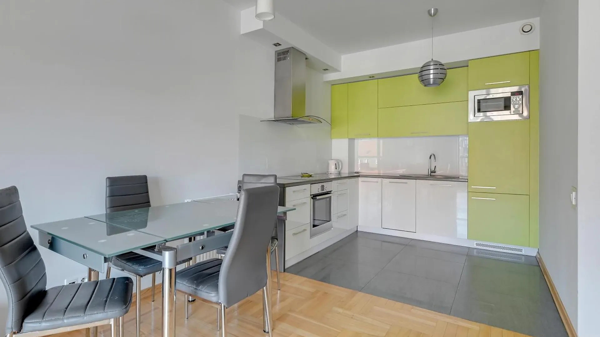 Economy Dom & House Apartments By The River In Gdansk With Pool, Sauna And Gym