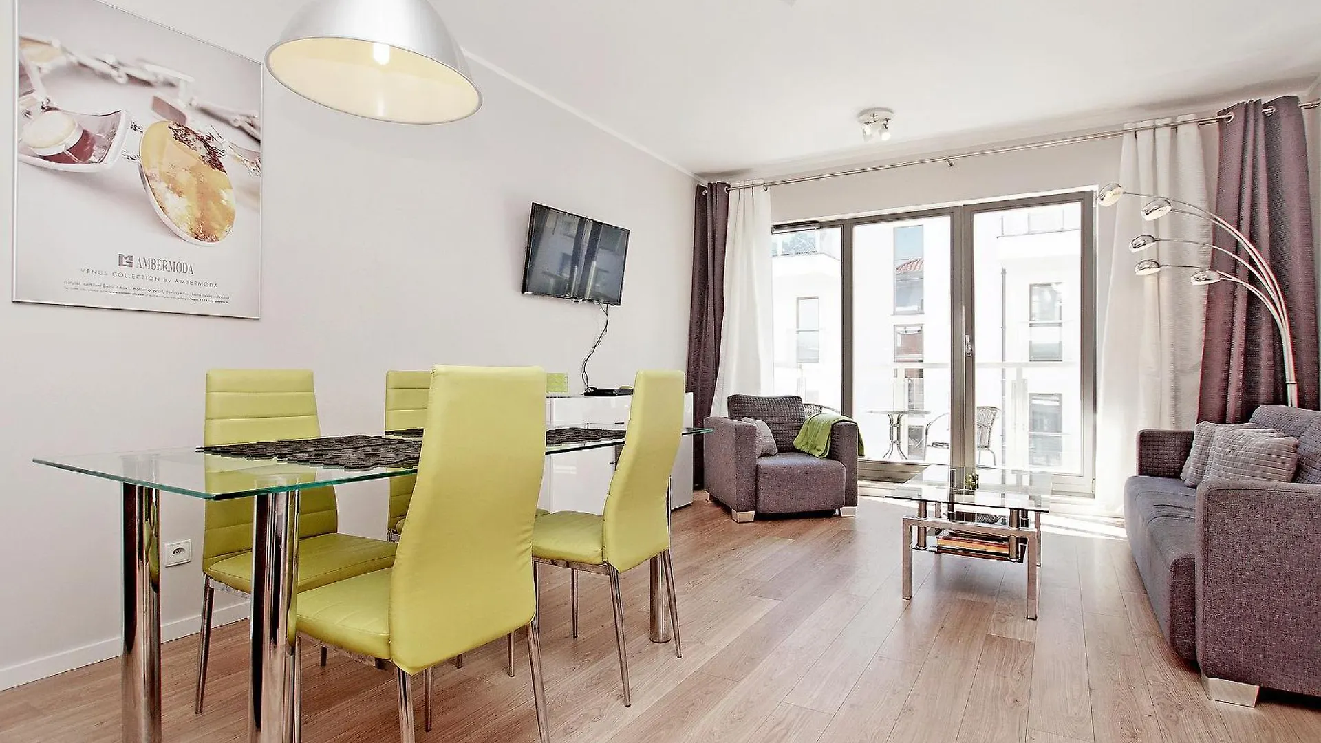 Economy Dom & House Apartments By The River In Gdansk With Pool, Sauna And Gym