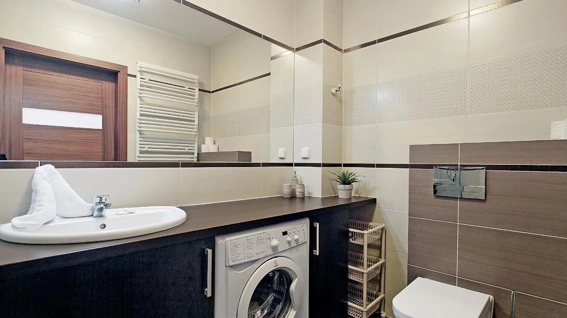 Economy Dom & House Apartments By The River In Gdansk With Pool, Sauna And Gym