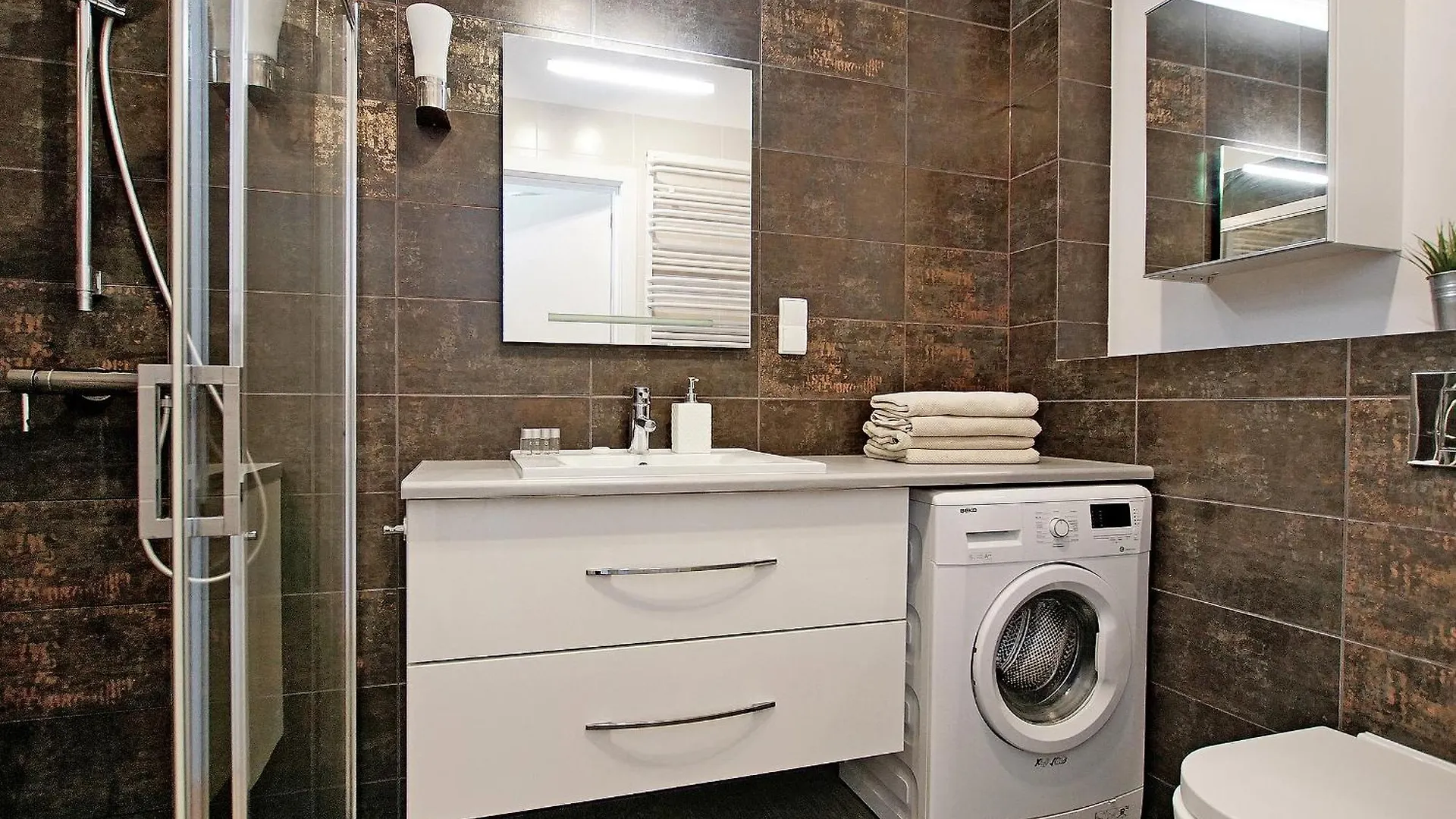 Economy Dom & House Apartments By The River In Gdansk With Pool, Sauna And Gym Poland