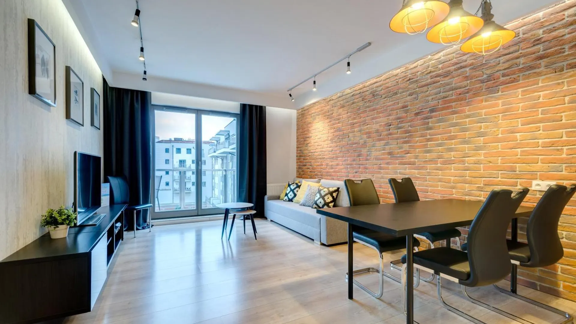 Economy Dom & House Apartments By The River In Gdansk With Pool, Sauna And Gym
