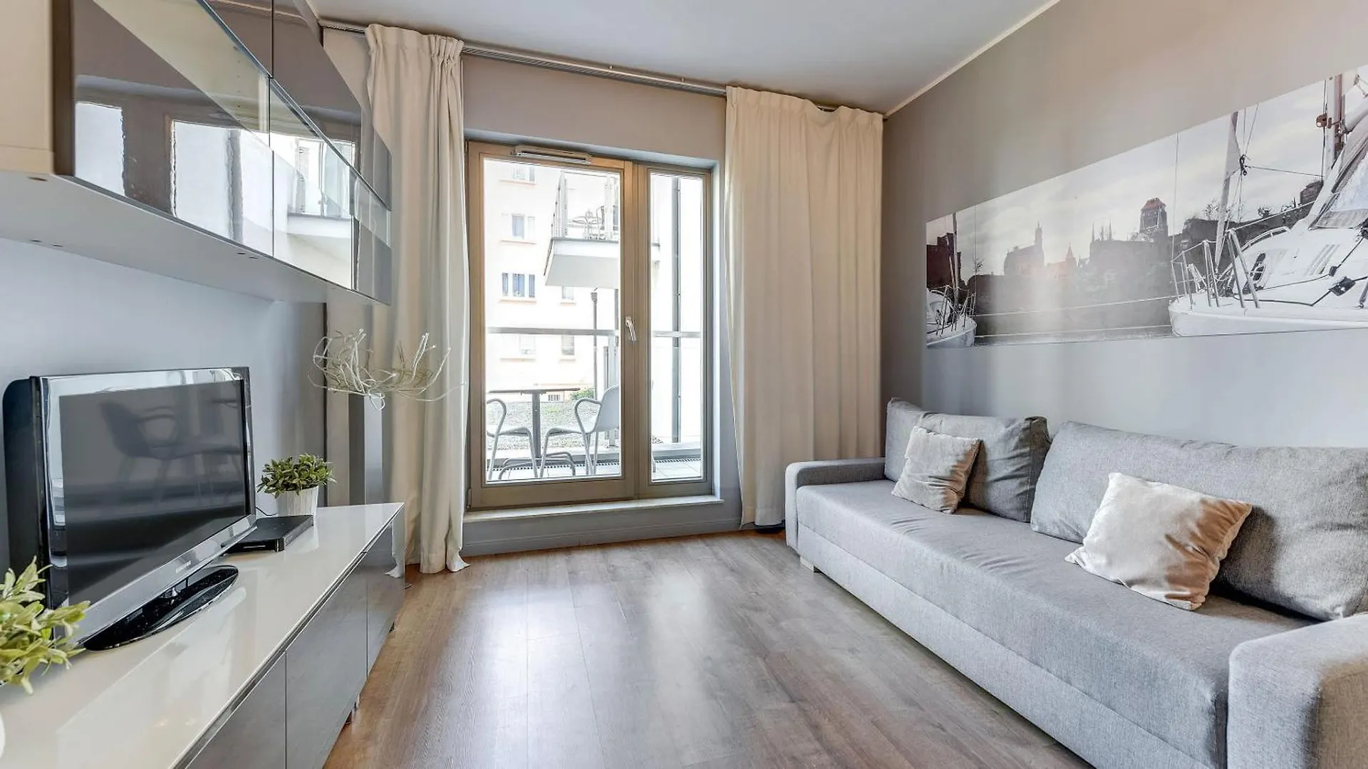 Economy Dom & House Apartments By The River In Gdansk With Pool, Sauna And Gym